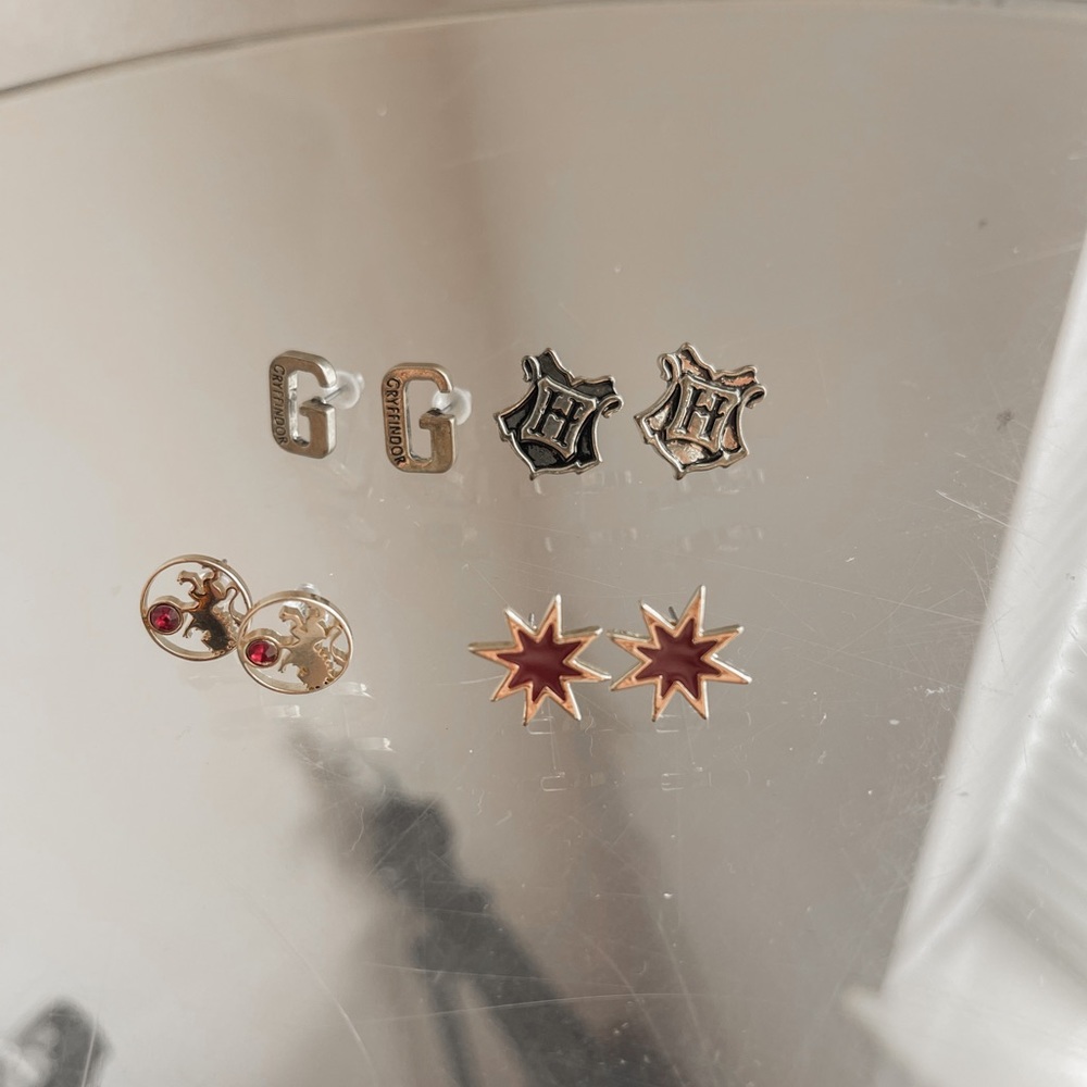 Gryffindor Earring Bundle - Picture 3 of 4
